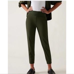 EUC Athleta Nolita Cropped Pant in Olive Green in size 8. This runs small.